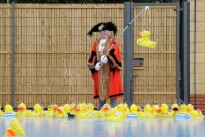 Hull's Lord Mayor hooks a duck